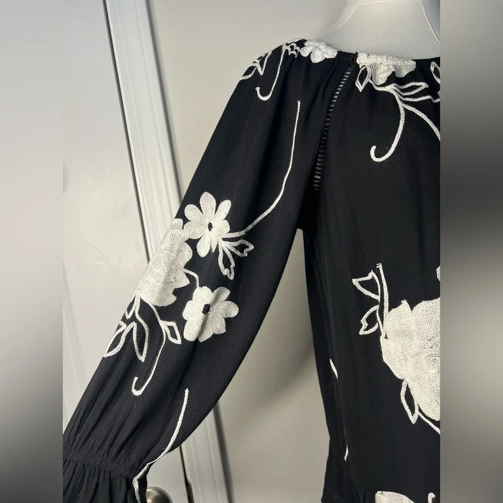 Inc International Concepts Black & White Floral Embroidered Blouse - Picture 5 of 13